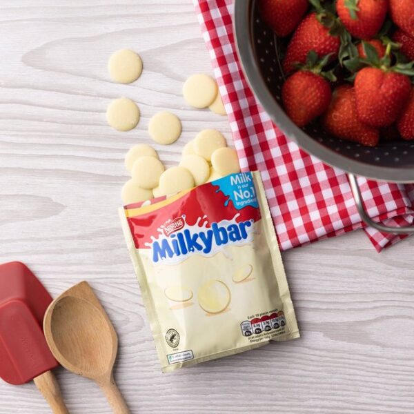 Milkybar White Chocolate Giant Buttons Sharing Pouch 94g