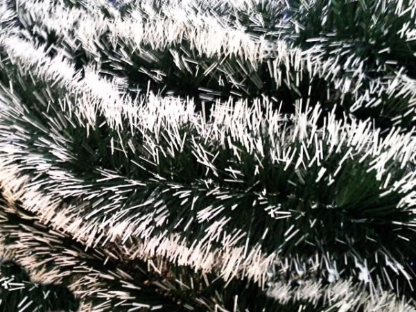 DARK GREEN AND WHITE TWO TONE TINSEL