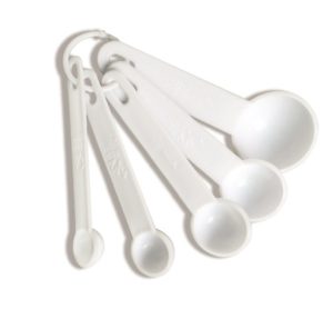 5 WHITE PLASTIC MEASURING SPOONS