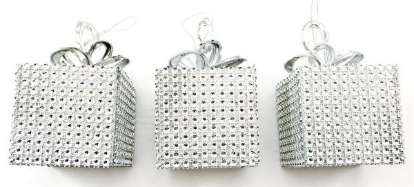 3 CHRISTMAS XMAS FESTIVE SILVER SQUARE GIFT DIAMANTE BAUBLES PARTY TREE DECORATION 58MM