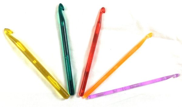 5 SIZES MULTI COLOURED PLASTIC CROCHET HOOKS T WEAVING KNITTING NEEDLES SET