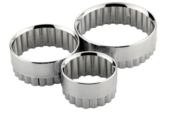 3 METAL PASTRY CUTTERS