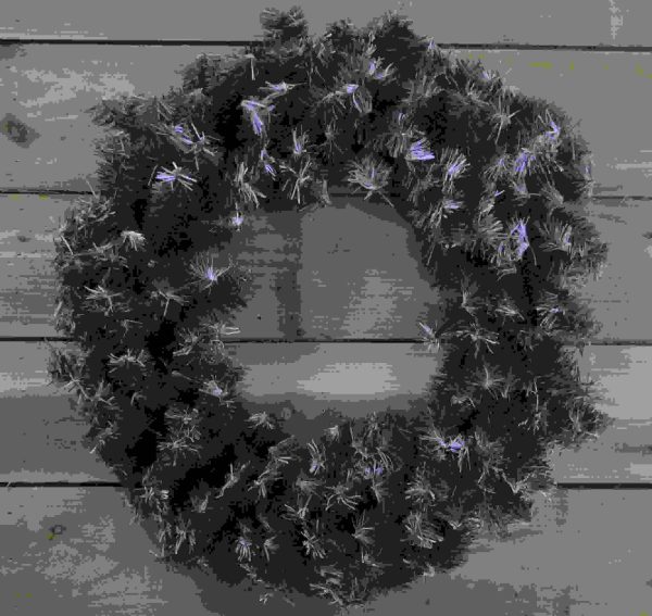 24 INCH SNOW TIPPED PVC WREATH WITH 220 TIPS HANG TAG