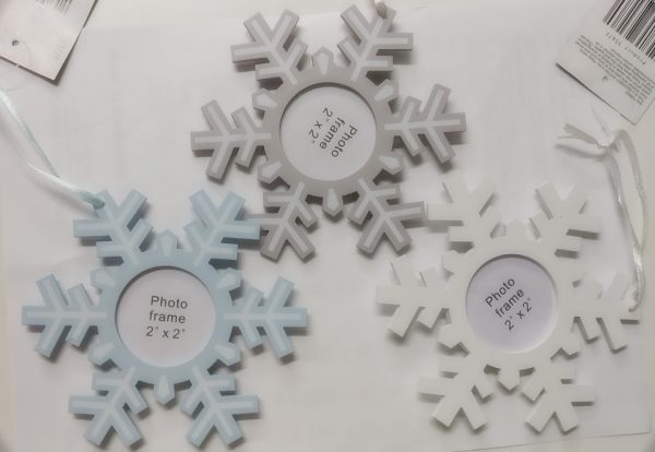 ASSORTED COLOUR SNOWFLAKE DESIGN HANGING 2 X 2 INCH PHOTO FRAME 13 CM APX