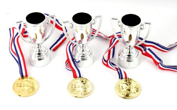 SILVER PARTY TROPHY GOLD MEDAL SET NOVELTY GAMES PARTIES KIDS CHILDREN