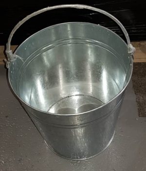 GALVANISED METAL BUCKET 12 LITRE