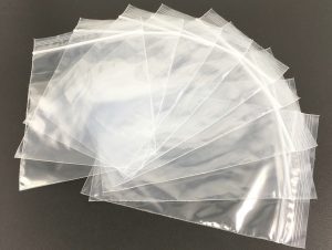 2.25" X 3" APPROX 1000 PCS CLEAR ZIP N SEAL BAGS