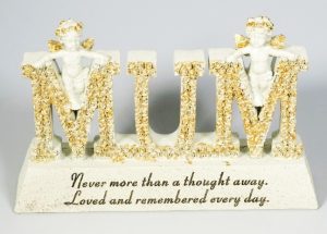 MUM LETTER PLAQUE WITH CHERUB DECORATION 21X13CM