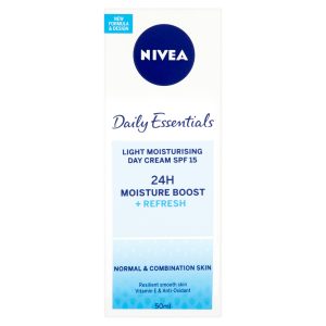 Nivea Nourishing Day Cream 24Hr Moisture Spf15 Dry/Sensitive Skin 50ml